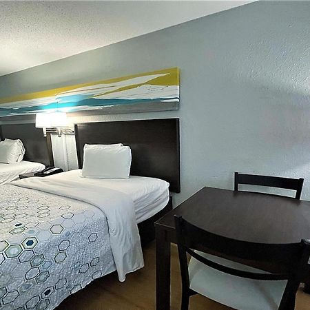 โฮมทาวน์ สตูดิโอ บาย เรด รูฟ ออกัสตา Motel ภายนอก รูปภาพ